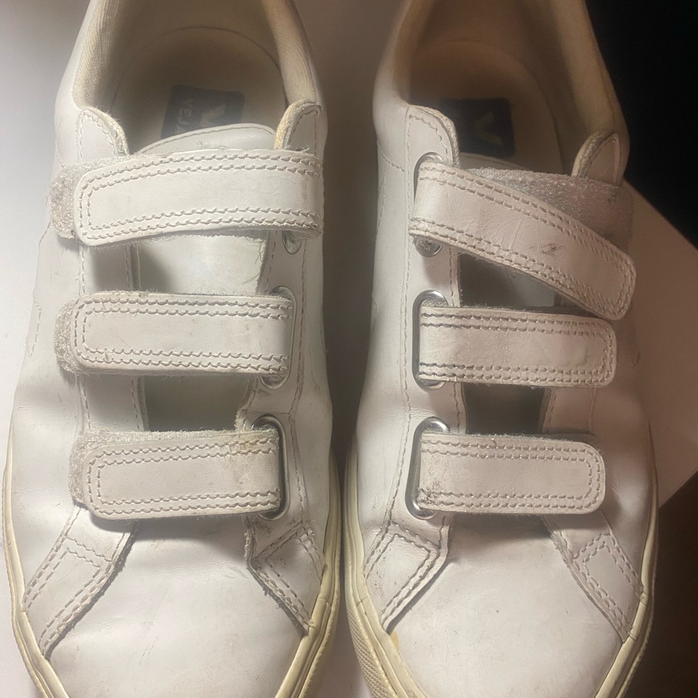 vera velcro sneakers